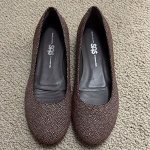 SAS Women's Textured Brown & Gray Flats